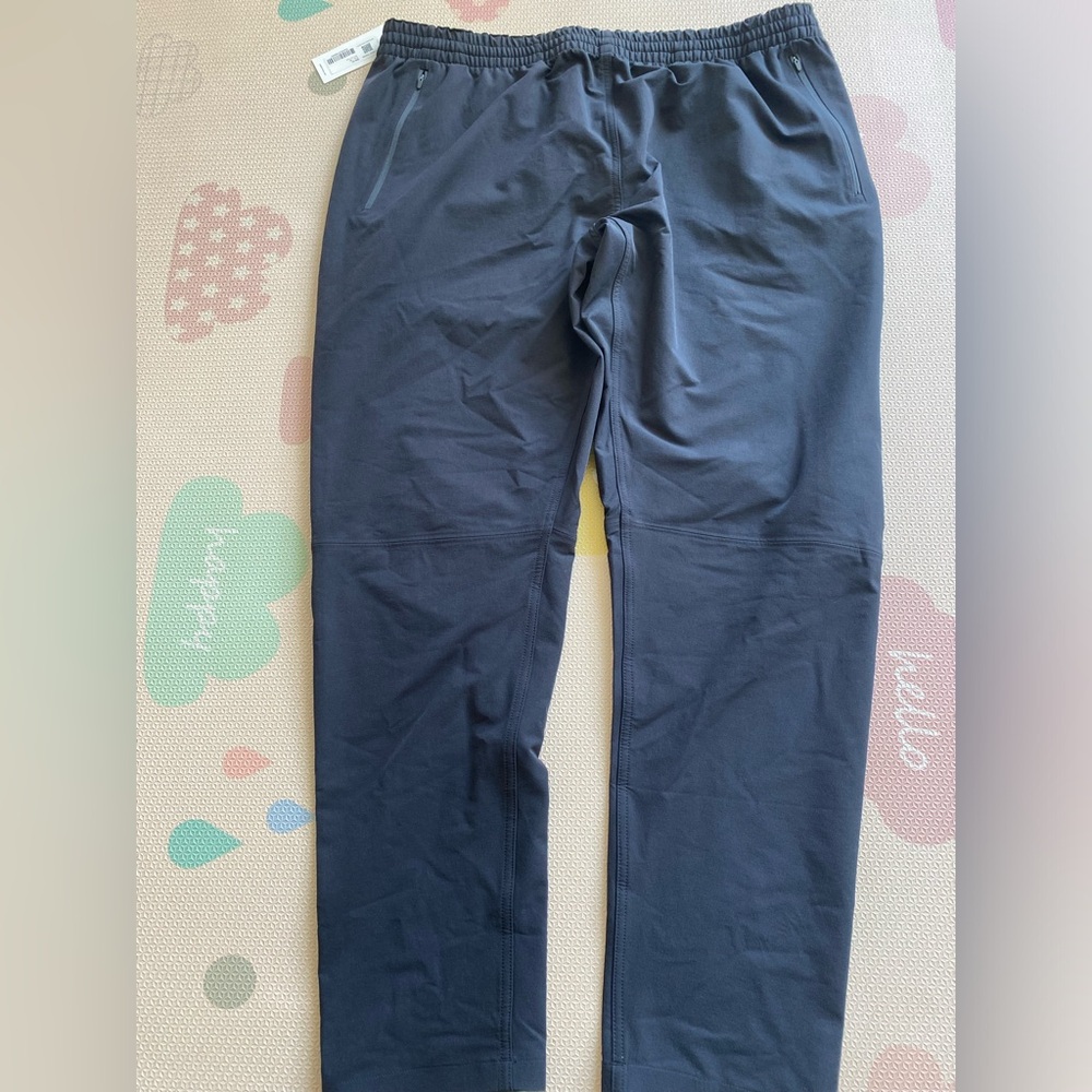 NWT Outdoor Voices black Rectrek joggers. 3-pockets. Front pockets have zippers